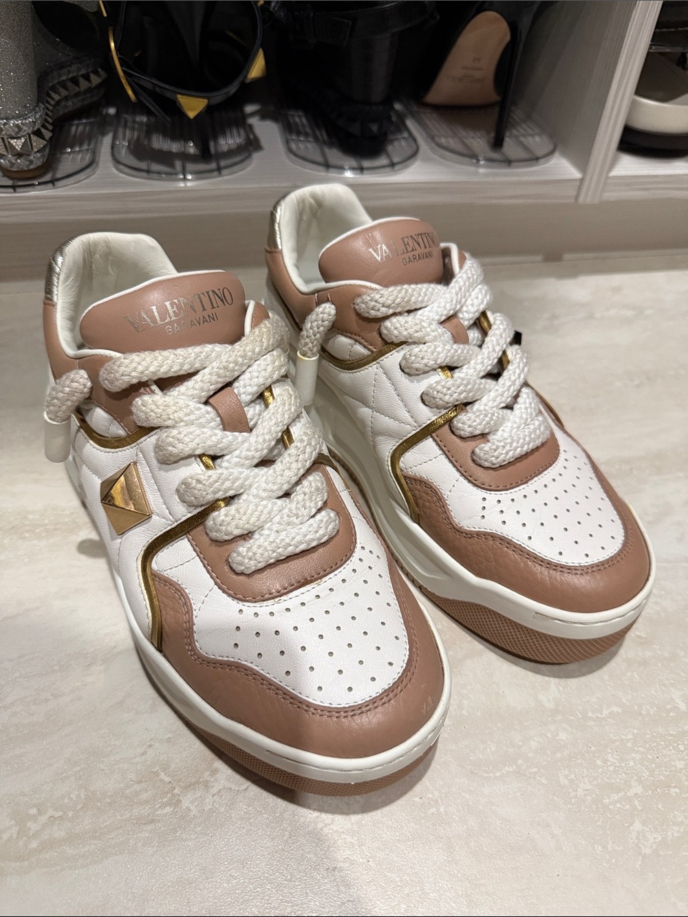 Valentino Garavani White and Blush Pink Rockstud Low-Top Sneakers